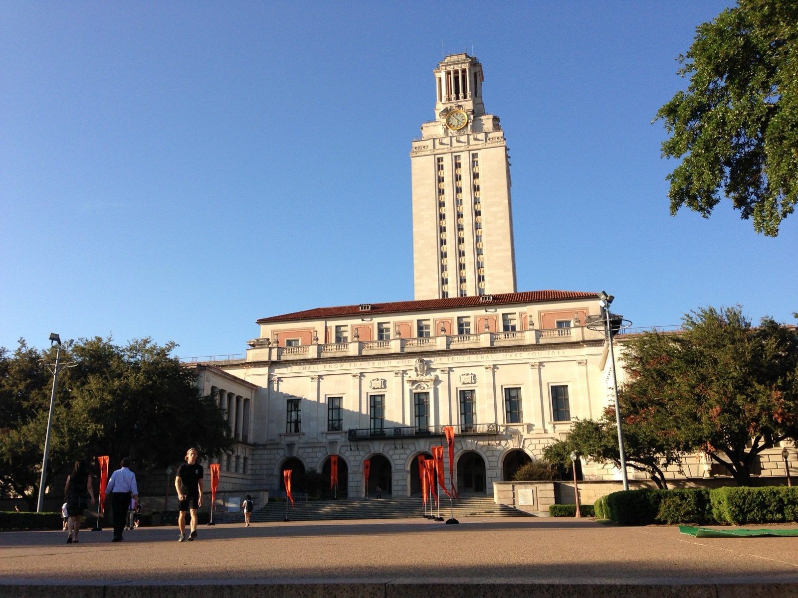 The Main Building and tower at the University of Texas at Austin, showing the observation deck